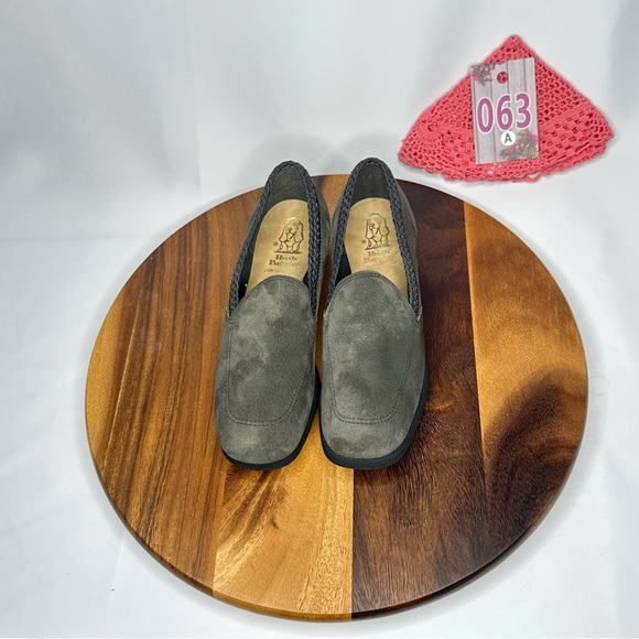 Hush Puppies Grey Loafer Suede Flats Size 7 W - Picture 2 of 16